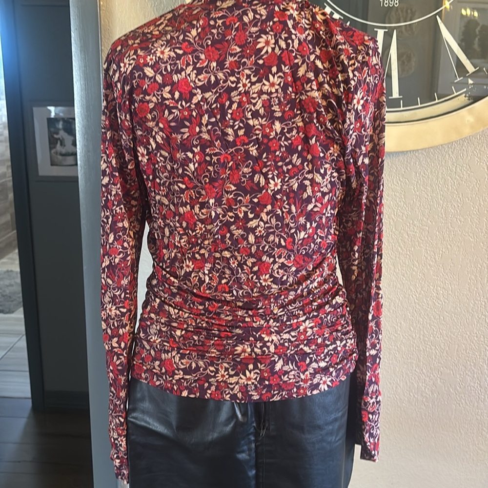Anthropologie Farm Rio Chelsea Garden Long Sleeve Blouse ruched sides. - Picture 4 of 5